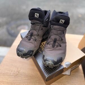 Salomon hiking boots size 8